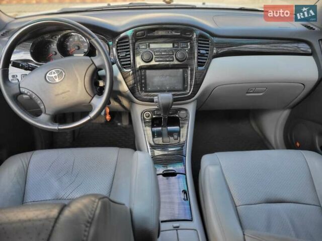 Серый Тойота Хайлендер, объемом двигателя 3.3 л и пробегом 250 тыс. км за 10000 $, фото 6 на Automoto.ua