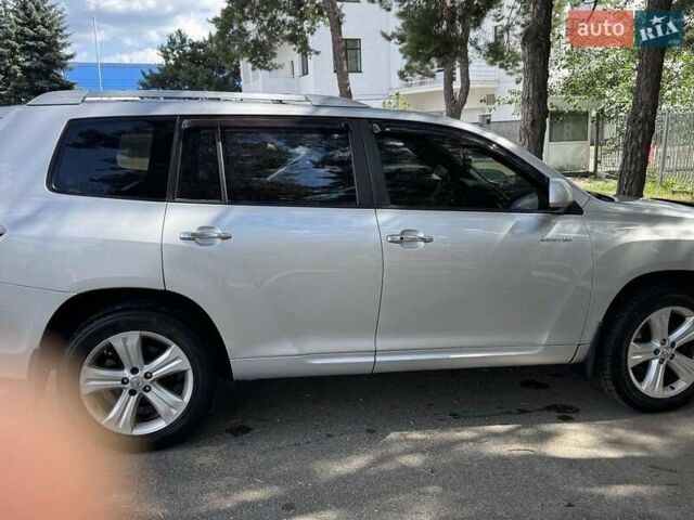 Тойота Хайлендер 2008 в Ирпене на Automoto.ua Серый Тойота Хайлендер, объемом двигателя 3.46 л и пробегом 389 тыс. км за 12500 $, фото 2 на Automoto.ua