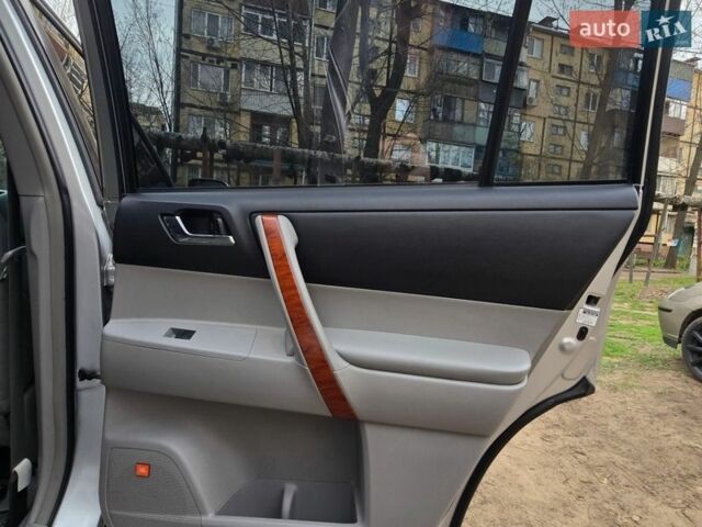 Серый Тойота Хайлендер, объемом двигателя 3.46 л и пробегом 362 тыс. км за 13900 $, фото 14 на Automoto.ua