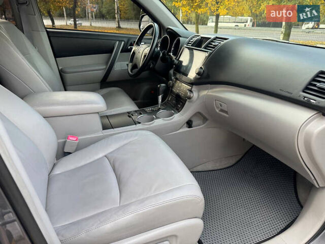 Тойота Хайлендер 2008 в Днепре (Днепропетровске) на Automoto.ua Серый Тойота Хайлендер, объемом двигателя 3.46 л и пробегом 192 тыс. км за 13500 $, фото 16 на Automoto.ua