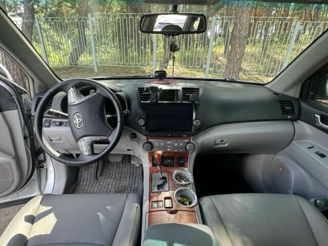 Тойота Хайлендер 2008 в Киеве на Automoto.ua Серый Тойота Хайлендер, объемом двигателя 3.5 л и пробегом 389 тыс. км за 12500 $, фото 6 на Automoto.ua