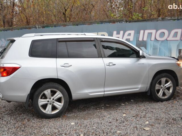 Серый Тойота Хайлендер, объемом двигателя 0 л и пробегом 221 тыс. км за 12000 $, фото 3 на Automoto.ua