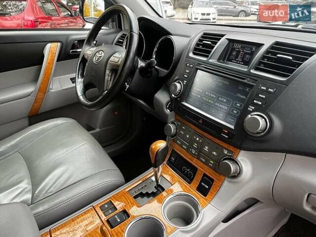 Тойота Хайлендер 2008 в Днепре (Днепропетровске) на Automoto.ua Серый Тойота Хайлендер, объемом двигателя 3.3 л и пробегом 217 тыс. км за 9800 $, фото 19 на Automoto.ua