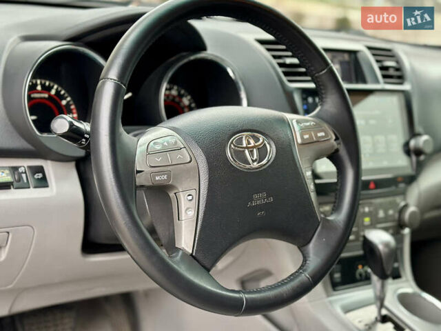 Сірий Тойота Хайлендер, об'ємом двигуна 3.5 л та пробігом 222 тис. км за 11890 $, фото 23 на Automoto.ua