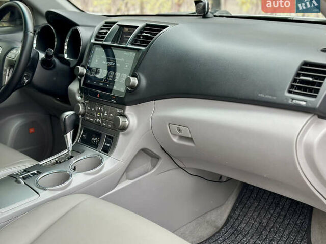 Сірий Тойота Хайлендер, об'ємом двигуна 3.5 л та пробігом 222 тис. км за 11890 $, фото 33 на Automoto.ua