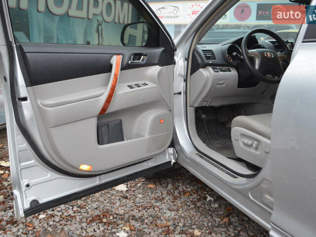 Серый Тойота Хайлендер, объемом двигателя 3.5 л и пробегом 221 тыс. км за 11500 $, фото 21 на Automoto.ua