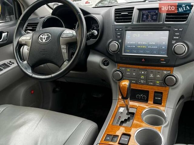 Тойота Хайлендер 2008 в Днепре (Днепропетровске) на Automoto.ua Серый Тойота Хайлендер, объемом двигателя 3.3 л и пробегом 217 тыс. км за 9800 $, фото 22 на Automoto.ua