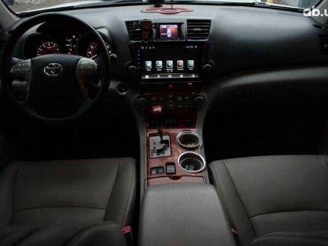 Серый Тойота Хайлендер, объемом двигателя 0 л и пробегом 221 тыс. км за 12000 $, фото 8 на Automoto.ua