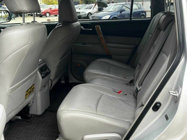 Тойота Хайлендер 2008 в Днепре (Днепропетровске) на Automoto.ua Серый Тойота Хайлендер, объемом двигателя 3.3 л и пробегом 217 тыс. км за 9800 $, фото 14 на Automoto.ua