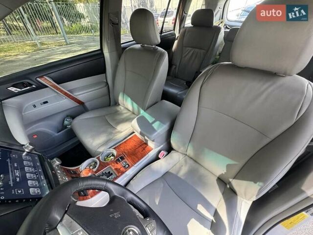 Тойота Хайлендер 2008 в Ирпене на Automoto.ua Серый Тойота Хайлендер, объемом двигателя 3.46 л и пробегом 389 тыс. км за 12500 $, фото 8 на Automoto.ua