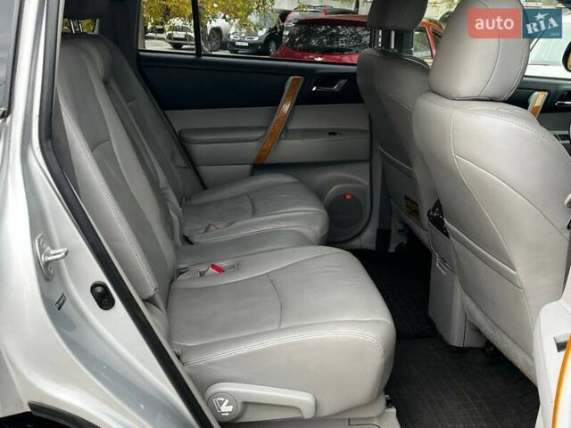 Тойота Хайлендер 2008 в Днепре (Днепропетровске) на Automoto.ua Серый Тойота Хайлендер, объемом двигателя 3.3 л и пробегом 217 тыс. км за 9800 $, фото 16 на Automoto.ua