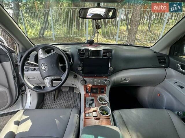 Тойота Хайлендер 2008 в Ирпене на Automoto.ua Серый Тойота Хайлендер, объемом двигателя 3.46 л и пробегом 389 тыс. км за 12500 $, фото 6 на Automoto.ua