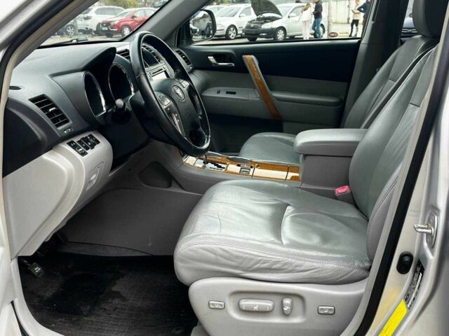Тойота Хайлендер 2008 в Днепре (Днепропетровске) на Automoto.ua Серый Тойота Хайлендер, объемом двигателя 3.3 л и пробегом 217 тыс. км за 9800 $, фото 11 на Automoto.ua