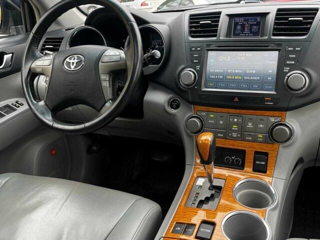 Тойота Хайлендер 2008 в Днепре (Днепропетровске) на Automoto.ua Серый Тойота Хайлендер, объемом двигателя 3.3 л и пробегом 217 тыс. км за 9800 $, фото 22 на Automoto.ua