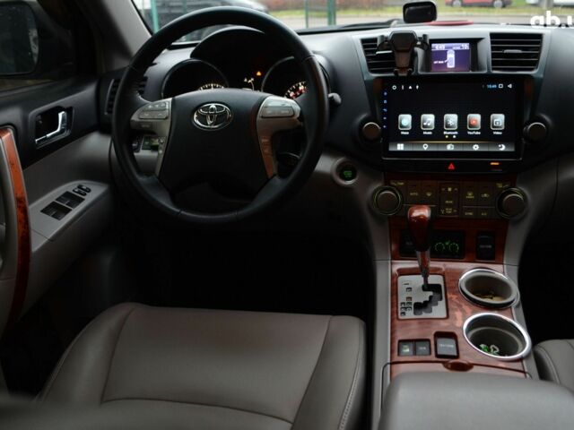 Серый Тойота Хайлендер, объемом двигателя 0 л и пробегом 221 тыс. км за 12000 $, фото 9 на Automoto.ua