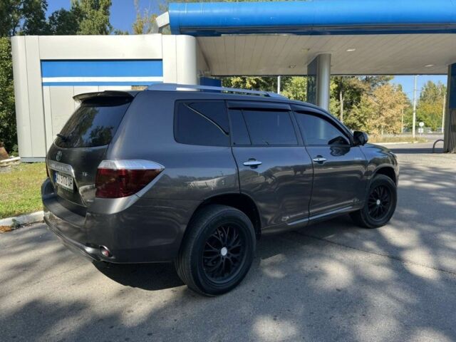 Тойота Хайлендер 2008 в Днепре (Днепропетровске) на Automoto.ua Серый Тойота Хайлендер, объемом двигателя 3.5 л и пробегом 195 тыс. км за 10300 $, фото 4 на Automoto.ua