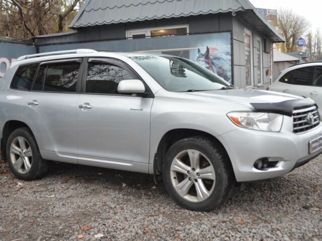 Серый Тойота Хайлендер, объемом двигателя 0 л и пробегом 221 тыс. км за 12000 $, фото 4 на Automoto.ua