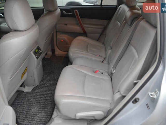 Серый Тойота Хайлендер, объемом двигателя 3.5 л и пробегом 221 тыс. км за 11500 $, фото 23 на Automoto.ua