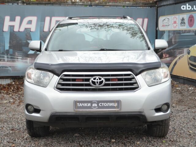 Серый Тойота Хайлендер, объемом двигателя 0 л и пробегом 221 тыс. км за 12000 $, фото 1 на Automoto.ua