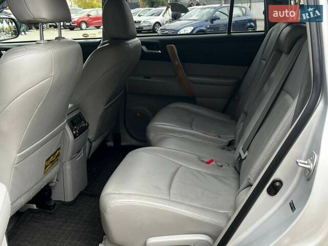 Тойота Хайлендер 2008 в Днепре (Днепропетровске) на Automoto.ua Серый Тойота Хайлендер, объемом двигателя 3.3 л и пробегом 217 тыс. км за 9800 $, фото 14 на Automoto.ua