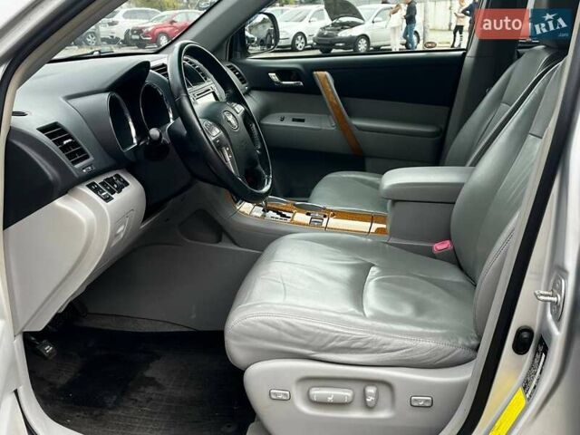 Тойота Хайлендер 2008 в Днепре (Днепропетровске) на Automoto.ua Серый Тойота Хайлендер, объемом двигателя 3.3 л и пробегом 217 тыс. км за 9800 $, фото 11 на Automoto.ua