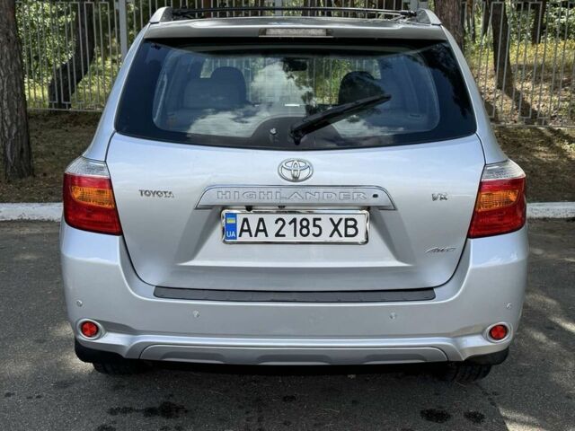 Тойота Хайлендер 2008 в Киеве на Automoto.ua Серый Тойота Хайлендер, объемом двигателя 3.5 л и пробегом 389 тыс. км за 12500 $, фото 1 на Automoto.ua