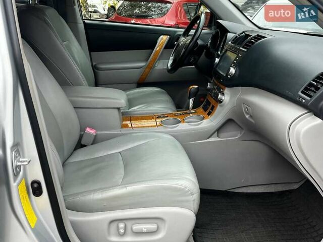 Тойота Хайлендер 2008 в Днепре (Днепропетровске) на Automoto.ua Серый Тойота Хайлендер, объемом двигателя 3.3 л и пробегом 217 тыс. км за 9800 $, фото 18 на Automoto.ua