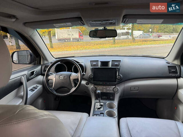 Тойота Хайлендер 2008 в Днепре (Днепропетровске) на Automoto.ua Серый Тойота Хайлендер, объемом двигателя 3.46 л и пробегом 192 тыс. км за 13500 $, фото 17 на Automoto.ua