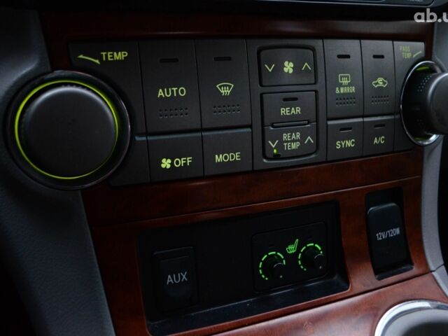 Серый Тойота Хайлендер, объемом двигателя 0 л и пробегом 221 тыс. км за 12000 $, фото 17 на Automoto.ua