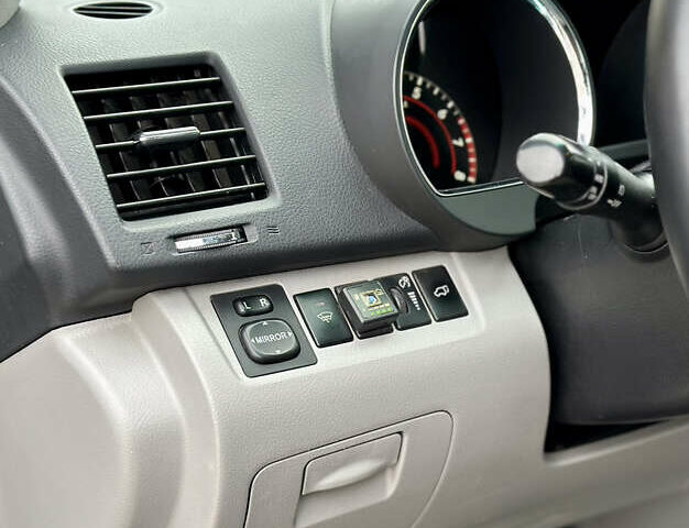 Сірий Тойота Хайлендер, об'ємом двигуна 3.5 л та пробігом 222 тис. км за 11890 $, фото 22 на Automoto.ua