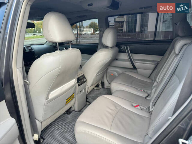 Тойота Хайлендер 2008 в Днепре (Днепропетровске) на Automoto.ua Серый Тойота Хайлендер, объемом двигателя 3.46 л и пробегом 192 тыс. км за 13500 $, фото 14 на Automoto.ua