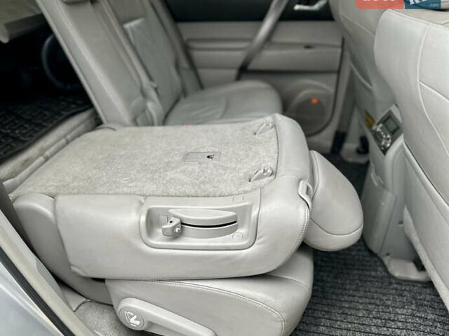 Сірий Тойота Хайлендер, об'ємом двигуна 3.5 л та пробігом 222 тис. км за 11890 $, фото 43 на Automoto.ua