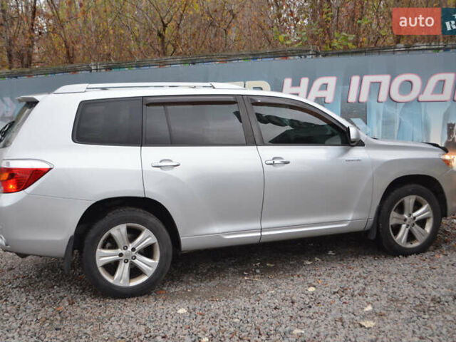 Серый Тойота Хайлендер, объемом двигателя 3.5 л и пробегом 221 тыс. км за 11500 $, фото 3 на Automoto.ua