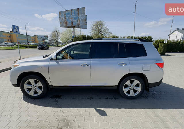 Серый Тойота Хайлендер, объемом двигателя 3.46 л и пробегом 340 тыс. км за 16000 $, фото 2 на Automoto.ua