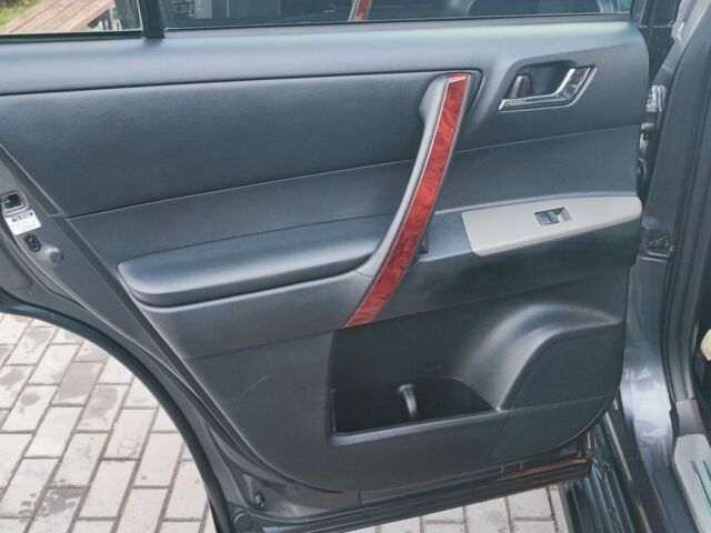 Сірий Тойота Хайлендер, об'ємом двигуна 2.2 л та пробігом 275 тис. км за 18300 $, фото 14 на Automoto.ua