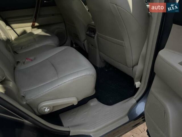 Серый Тойота Хайлендер, объемом двигателя 3.46 л и пробегом 205 тыс. км за 12700 $, фото 25 на Automoto.ua