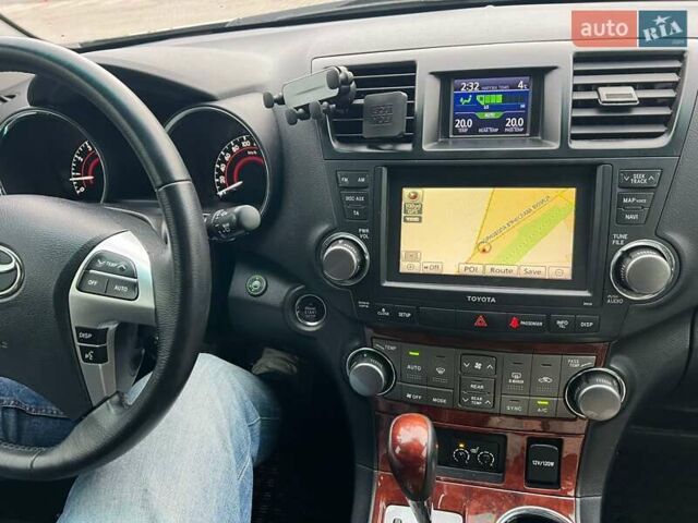 Серый Тойота Хайлендер, объемом двигателя 3.46 л и пробегом 252 тыс. км за 16900 $, фото 16 на Automoto.ua