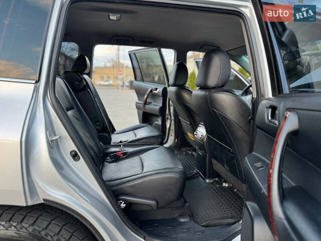 Серый Тойота Хайлендер, объемом двигателя 3.46 л и пробегом 206 тыс. км за 13800 $, фото 49 на Automoto.ua