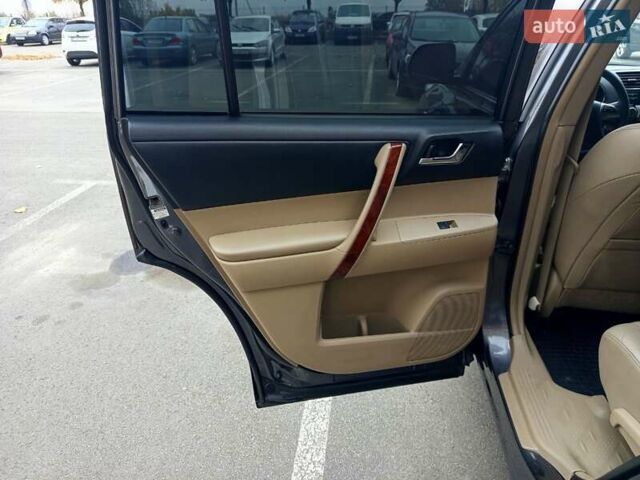 Сірий Тойота Хайлендер, об'ємом двигуна 3.46 л та пробігом 202 тис. км за 13000 $, фото 20 на Automoto.ua