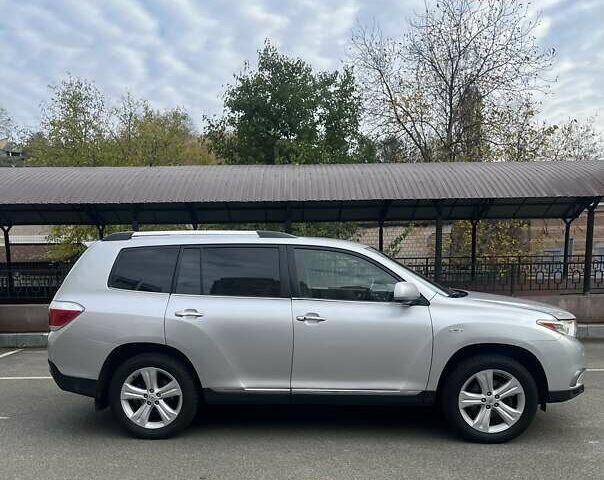 Сірий Тойота Хайлендер, об'ємом двигуна 3.46 л та пробігом 235 тис. км за 18999 $, фото 2 на Automoto.ua