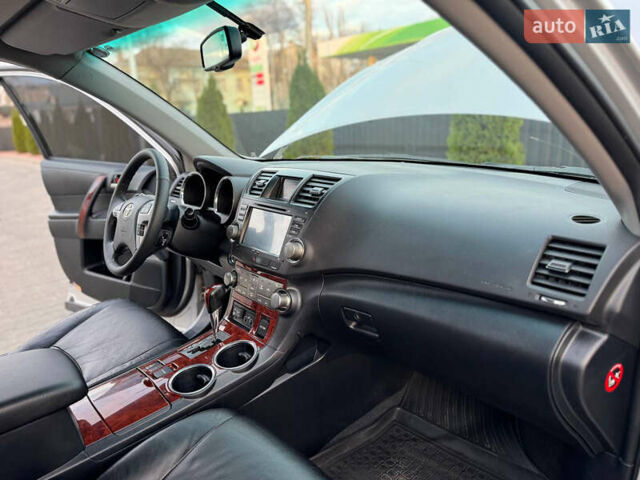 Серый Тойота Хайлендер, объемом двигателя 3.46 л и пробегом 206 тыс. км за 13800 $, фото 40 на Automoto.ua