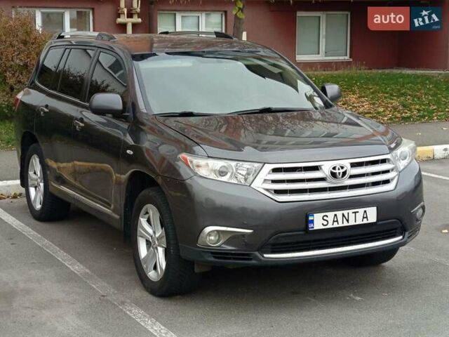 Сірий Тойота Хайлендер, об'ємом двигуна 3.46 л та пробігом 202 тис. км за 13000 $, фото 3 на Automoto.ua