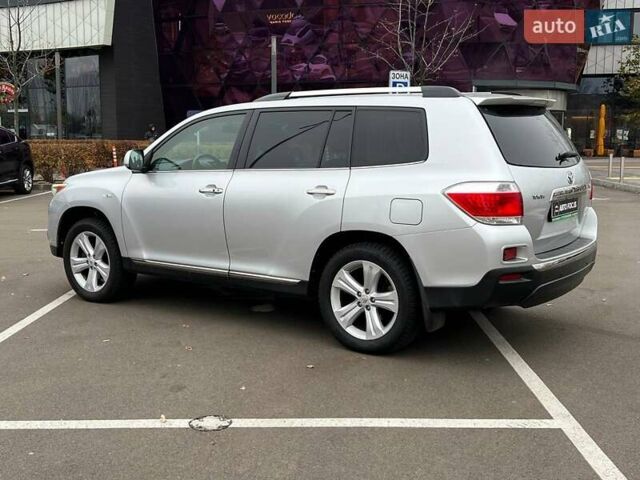 Серый Тойота Хайлендер, объемом двигателя 3.46 л и пробегом 235 тыс. км за 18490 $, фото 4 на Automoto.ua