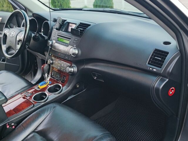 Сірий Тойота Хайлендер, об'ємом двигуна 2.2 л та пробігом 275 тис. км за 18300 $, фото 18 на Automoto.ua