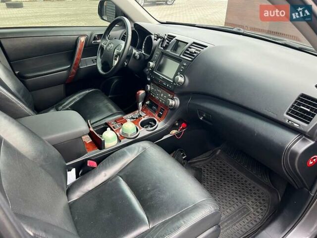 Серый Тойота Хайлендер, объемом двигателя 3.46 л и пробегом 252 тыс. км за 16900 $, фото 17 на Automoto.ua