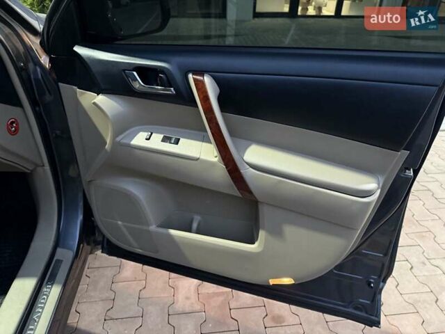 Серый Тойота Хайлендер, объемом двигателя 3.46 л и пробегом 205 тыс. км за 12700 $, фото 17 на Automoto.ua