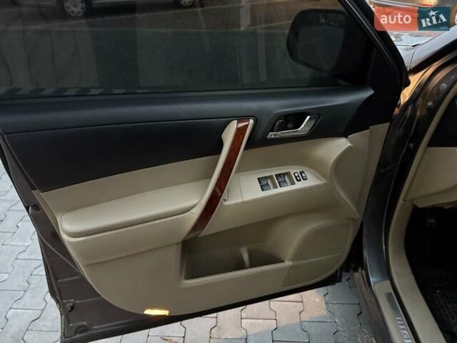 Серый Тойота Хайлендер, объемом двигателя 3.46 л и пробегом 205 тыс. км за 12700 $, фото 19 на Automoto.ua