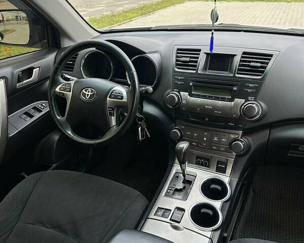 Сірий Тойота Хайлендер, об'ємом двигуна 3.46 л та пробігом 171 тис. км за 15300 $, фото 7 на Automoto.ua