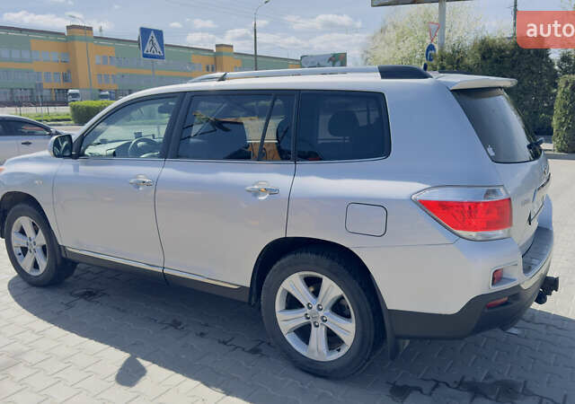 Серый Тойота Хайлендер, объемом двигателя 3.46 л и пробегом 340 тыс. км за 16000 $, фото 4 на Automoto.ua