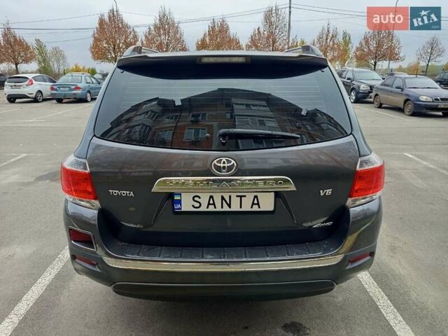 Сірий Тойота Хайлендер, об'ємом двигуна 3.46 л та пробігом 202 тис. км за 13000 $, фото 5 на Automoto.ua
